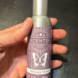 Scentsy Welcome Home Spray in Lavender and Silver